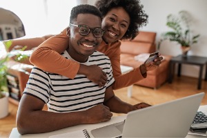 Couple buying a car online